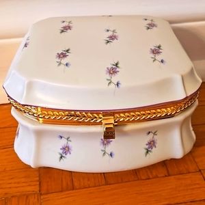 Vintage victorian garden music box. 1990 ceramic made in Japan